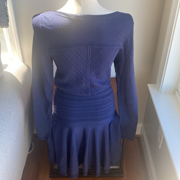 Dianne von Furstenberg navy Delta long sleeve Dress size small - Picture 6 of 10